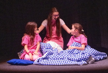 Taneční a literárně-dramatický obor nastudovaly příběh na motivy filmu V peřině